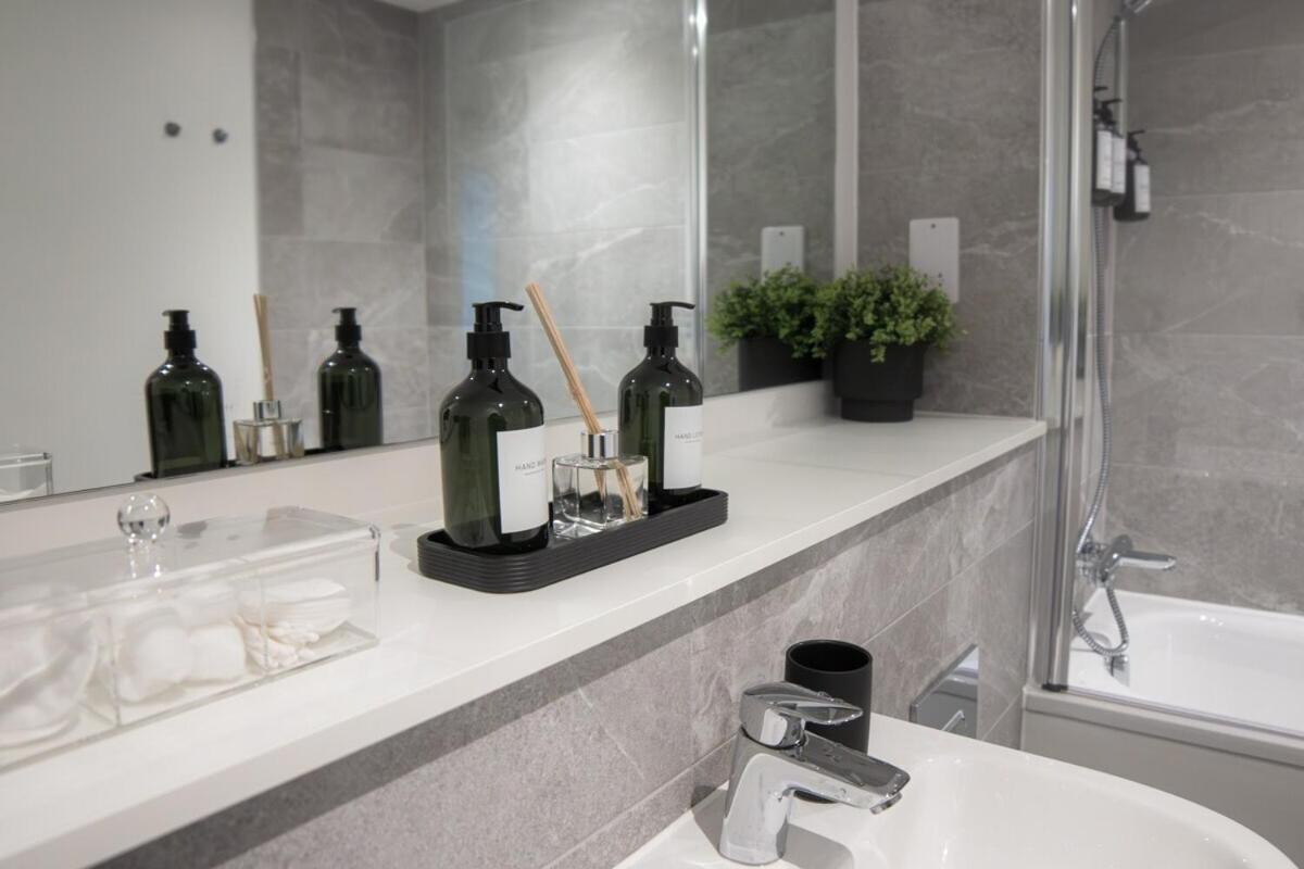 Luxury Mcr 2bed,2bath Apartment- Location! * Manchester